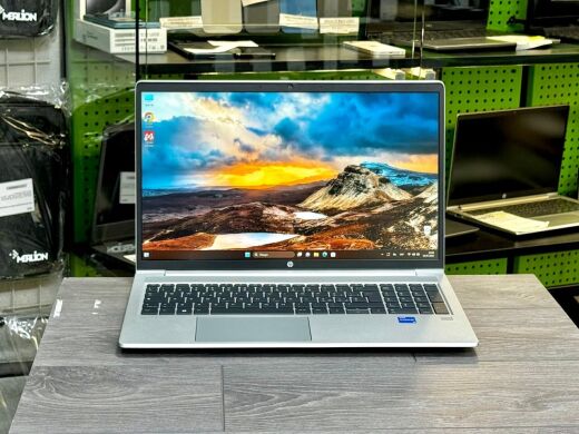 Ультрабук HP ProBook 450 G8 / 15.6" (1366x768) TN / Intel Core i7-1165G7 (4 (8) ядра по 1.2 - 4.7 GHz) / 16 GB DDR4 / 256 GB SSD M.2 / Intel Iris Xe Graphics / WebCam / Win 11 Pro