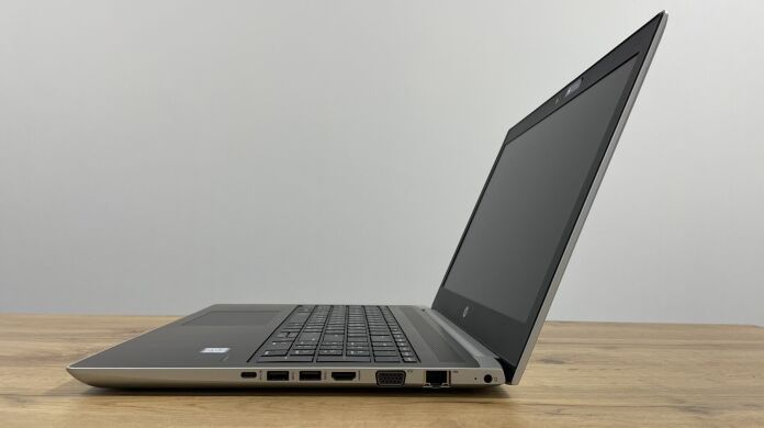 Ноутбук HP ProBook 450 G5 / 15.6" (1920x1080) IPS / Intel Core i5-8250U (4 (8) ядра по 1.6 - 3.4 GHz) / 16 GB DDR4 / 256 GB SSD M.2 + 500 GB HDD / Intel HD Graphics 620 / WebCam / Fingerprint