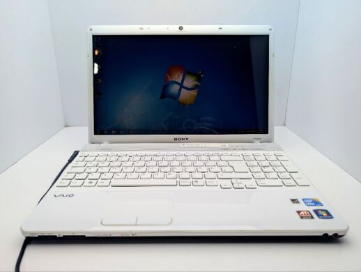 Ноутбук Sony VPC-EB / 15.6" (1366x768) TN / Intel Core i3-370M (2 (4) ядра по 2.4 GHz) / 6 GB DDR3 / 500 GB HDD / AMD Radeon HD 5650, 1 GB GDDR3, 128-bit / WebCam / DVD-ROM