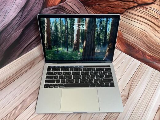Ультрабук Apple MacBook Pro 13 2018 / 13.3" (2560x1600) IPS / Intel Core i5-8259U (4 (8) ядра по 2.3 - 3.8 GHz) / 16 GB DDR3 / 500 GB SSD / Intel Iris Plus Graphics 655 / WebCam / MacOS