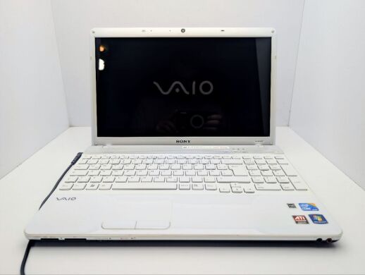 Ноутбук Sony VPC-EB / 15.6" (1366x768) TN / Intel Core i3-370M (2 (4) ядра по 2.4 GHz) / 6 GB DDR3 / 500 GB HDD / AMD Radeon HD 5650, 1 GB GDDR3, 128-bit / WebCam / DVD-ROM