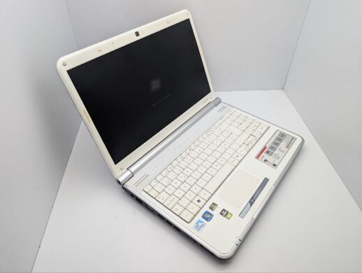 Ноутбук Packard Bell TJ66 / 15.6" (1366x768) TN / Intel Pentium T4300 (2 ядра по 2.1 GHz) / 4 GB DDR2 / 320 GB HDD / nVidia GeForce G210M, 512 MB GDDR3, 64-bit / WebCam / DVD-ROM