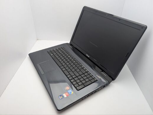 Ноутбук Asus A72J / 15.6" (1366x768) TN / Intel Core i3-350M (2 (4) ядра по 2.2 GHz) / 6 GB DDR3 / 320 GB HDD / AMD Radeon HD 5740, 1 GB GDDR3, 64-bit / WebCam / DVD-ROM
