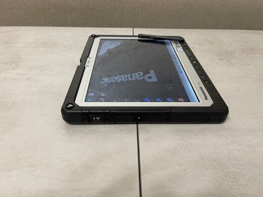 Захищений планшет Б-клас Panasonic Toughbook CF-33 / 12" (2160x1440) IPS Touch / Intel Core i5-7300U (2 (4) ядра по 2.6 - 3.5 GHz) / 16 GB DDR3 / 128 GB SSD / Intel HD Graphics 620 / WebCam / Стилус / Два АКБ / Без клавіатури