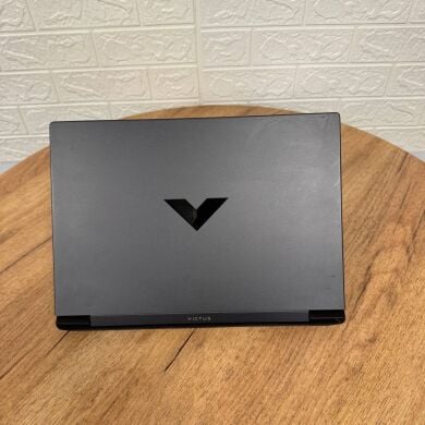 Игровой ноутбук Б-класс HP Victus Gaming 15-fb0003nr / 15.6" (1920x1080) IPS / AMD Ryzen 5 5600H (6 (12) ядра по 3.3 - 4.2 GHz) / 16 GB DDR4 / 512 GB SSD NVMe / AMD Radeon RX 6500M, 4 GB GDDR6, 64-bit / WebCam