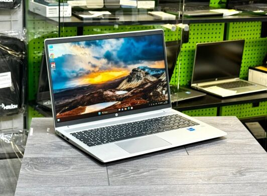 Ультрабук HP ProBook 450 G8 / 15.6" (1366x768) TN / Intel Core i7-1165G7 (4 (8) ядра по 1.2 - 4.7 GHz) / 16 GB DDR4 / 256 GB SSD M.2 / Intel Iris Xe Graphics / WebCam / Win 11 Pro