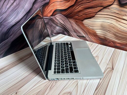 Ноутбук Б-клас Apple MacBook Pro 13 A1278 2011 / 13.3" (1280x800) TN / Intel Core i7-2620M (2 (4) ядра по 2.7 - 3.4 GHz) / 4 GB DDR3 / 256 GB SSD / Intel HD Graphics 3000 / WebCam / MacOS