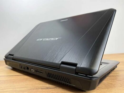 Ігровий ноутбук Medion Erazer X7815 / 17.3" (1920x1080) IPS / Intel Core i7-2630QM (4 (8) ядра по 2.0 - 2.9 GHz) / 8 GB DDR3 / 120 GB SSD + 500 GB HDD / nVidia GeForce GTX 670M, 1.5 GB GDDR5, 192-bit / WebCam / DVD-ROM / Win 10