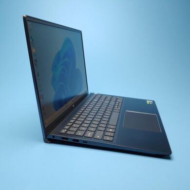 Игровой ультрабук Dell Vostro 7500 / 15.6" (1920x1080) IPS / Intel Core i7-10750H (6 (12) ядер по 2.6 - 5.0 GHz) / 16 GB DDR4 / 512 GB SSD / nVidia GeForce GTX 1650, 4 GB GDDR5, 128-bit / WebCam / Win 11 Pro