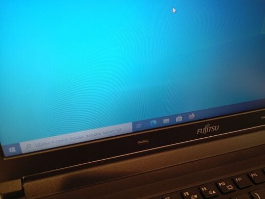 Ноутбук Б-клас Fujitsu LifeBook E556 / 15.6" (1366x768) TN / Intel Core i5-6200U (2 (4) ядра по 2.3 - 2.8 GHz) / 8 GB DDR4 / 240 GB SSD / Intel HD Graphics 520 / WebCam / DVD-RW