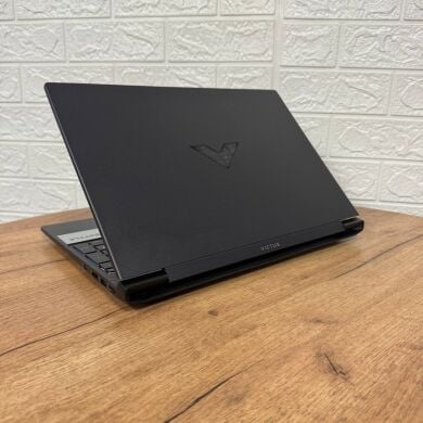 Игровой ноутбук Б-класс HP Victus Gaming 15-fb0003nr / 15.6" (1920x1080) IPS / AMD Ryzen 5 5600H (6 (12) ядра по 3.3 - 4.2 GHz) / 16 GB DDR4 / 512 GB SSD NVMe / AMD Radeon RX 6500M, 4 GB GDDR6, 64-bit / WebCam