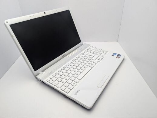 Ноутбук Sony VPC-EB / 15.6" (1366x768) TN / Intel Core i3-370M (2 (4) ядра по 2.4 GHz) / 6 GB DDR3 / 500 GB HDD / AMD Radeon HD 5650, 1 GB GDDR3, 128-bit / WebCam / DVD-ROM