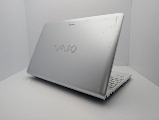 Ноутбук Sony VPC-EB / 15.6" (1366x768) TN / Intel Core i3-370M (2 (4) ядра по 2.4 GHz) / 6 GB DDR3 / 500 GB HDD / AMD Radeon HD 5650, 1 GB GDDR3, 128-bit / WebCam / DVD-ROM