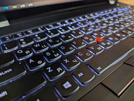 Мобильная рабочая станция Lenovo ThinkPad P15s Gen1 / 15.6" (1920x1080) IPS / Intel Core i7-10510U (4 (8) ядра по 1.8 - 4.9 GHz) / 16 GB DDR4 / 480 GB SSD / nVidia Quadro P520, 2 GB GDDR5, 64-bit / WebCam / TouchID / Windows 10