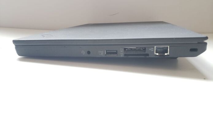 Нетбук Lenovo ThinkPad X240 / 12.5" (1366x768) TN / Intel Core i7-4600U (2 (4) ядра по 2.1 - 3.3 GHz) / 8 GB DDR3 / 500 GB SSD / Intel HD Graphics 4400 / WebCam / Два АКБ