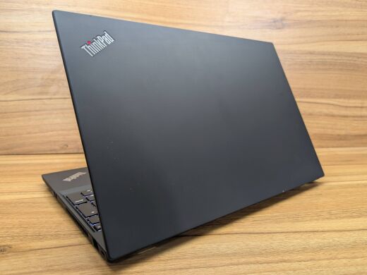 Мобильная рабочая станция Lenovo ThinkPad P15s Gen1 / 15.6" (1920x1080) IPS / Intel Core i7-10510U (4 (8) ядра по 1.8 - 4.9 GHz) / 16 GB DDR4 / 480 GB SSD / nVidia Quadro P520, 2 GB GDDR5, 64-bit / WebCam / TouchID / Windows 10