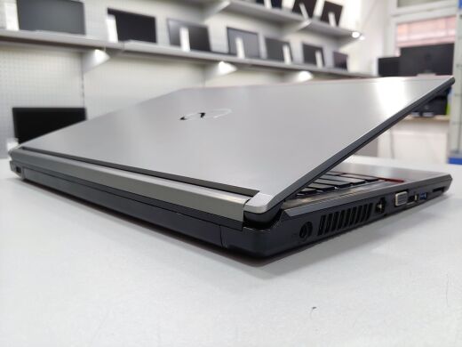 Ноутбук Fujitsu LifeBook E746 / 14" (1920x1080) IPS / Intel Core i7-6600U (2(4) ядра по 2.6 - 3.4 GHz) / 16 GB DDR4 / 256 GB SSD