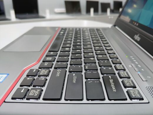 Ноутбук Fujitsu LifeBook E746 / 14" (1920x1080) IPS / Intel Core i7-6600U (2(4) ядра по 2.6 - 3.4 GHz) / 16 GB DDR4 / 256 GB SSD