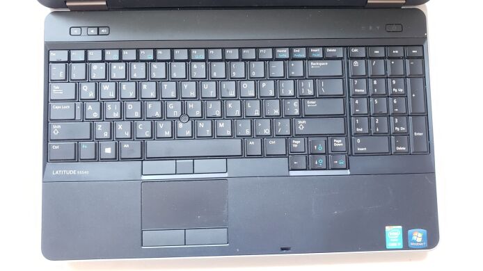 Ігровий ноутбук Dell Latitude E6540 / 15.6" (1366x768) TN / Intel Core i7-4810MQ (4 (8) ядра по 2.8 - 3.8 GHz) / 16 GB DDR3 / 256 GB SSD + 500 GB HDD / AMD Radeon HD 8790M, 2 GB GDDR5, 128-bit / WebCam