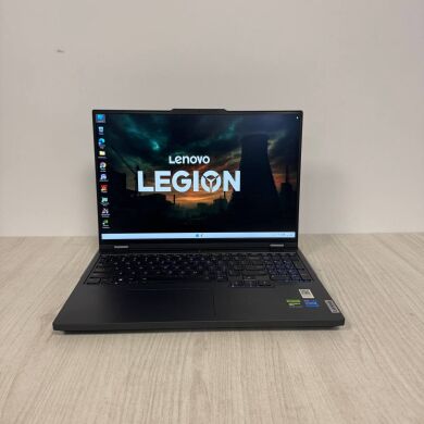 Игровой ноутбук Lenovo Legion Pro 5 16IRX8 / 16" (2560x1600) IPS / Intel Core i7-13700HX (16 (24) ядра по 3.7 - 5.0 GHz) / 16 GB DDR5 / 1000 GB SSD / nVidia GeForce RTX 4070, 8 GB GDDR6, 128-bit / WebCam