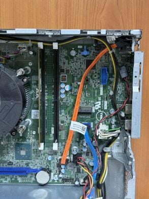 Компьютер Dell OptiPlex 3050 SFF / Intel Core i5-6500 (4 ядра по 3.2 - 3.6 GHz) / 8 GB DDR4 / no HDD / Intel HD Graphics 530 / 180W / DisplayPort / HDMI