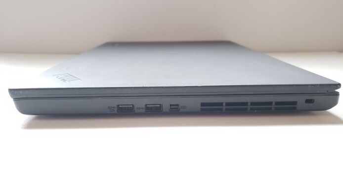 Мобильная рабочая станция Lenovo ThinkPad W550s / 15.6" (1920x1080) TN / Intel Core i7-5500U (2 (4) ядра по 2.4 - 3.0 GHz) / 8 GB DDR3 / 32 GB SSD + 500 GB SSD / nVidia Quadro K620M, 2 GB DDR3, 64-bit / WebCam