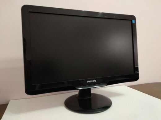 Монітор Philips 192E2 / 18.5" (1366x768) TN / VGA, DVI / VESA 100x100