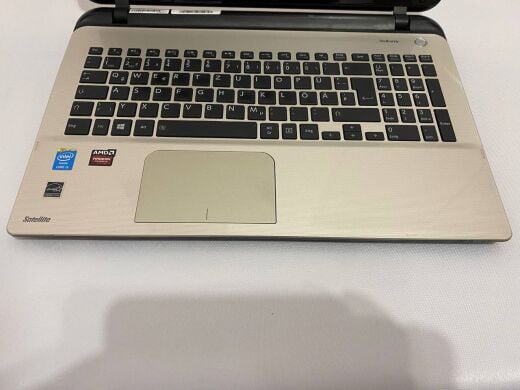 Ноутбук Б-класс Toshiba Satellite L50-B-1DR / 15.6" (1366x768) TN / Intel Core i5-4200U (2 (4) ядра по 1.6 - 2.6 GHz) / 8 GB DDR3 / 128 GB SSD / AMD Radeon R5 M230, 2 GB DDR3, 64-bit / WebCam