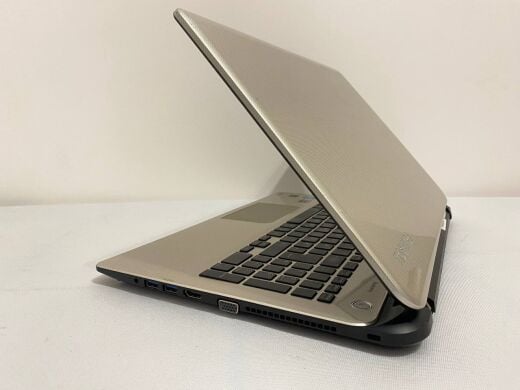 Ноутбук Б-класс Toshiba Satellite L50-B-1DR / 15.6" (1366x768) TN / Intel Core i5-4200U (2 (4) ядра по 1.6 - 2.6 GHz) / 8 GB DDR3 / 128 GB SSD / AMD Radeon R5 M230, 2 GB DDR3, 64-bit / WebCam