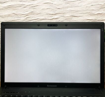 Ноутбук Lenovo G560 / 15.6" (1366x768) TN / Intel Pentium P6200 (2 ядра по 2.13 GHz) / 8 GB DDR3 / 120 GB SSD / Intel HD Graphics / WebCam