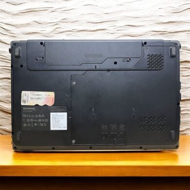 Ноутбук Lenovo G560 / 15.6" (1366x768) TN / Intel Pentium P6200 (2 ядра по 2.13 GHz) / 8 GB DDR3 / 120 GB SSD / Intel HD Graphics / WebCam