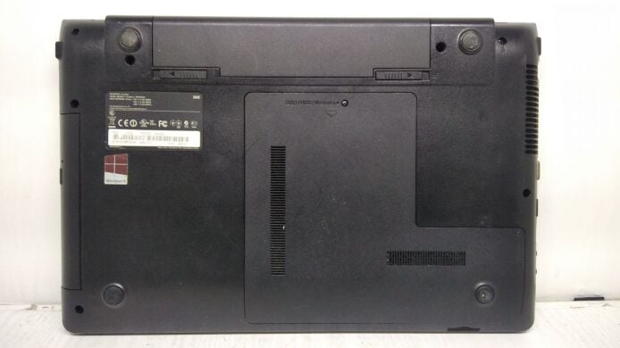 Ноутбук Samsung NP300E5C / 15.6" (1366x768) TN / Intel Core i3-2328M (2 (4) ядра по 2.2 GHz) / 8 GB DDR3 / 500 GB HDD / nVidia GeForce GT 620M, 1 GB DDR3, 64-bit / WebCam