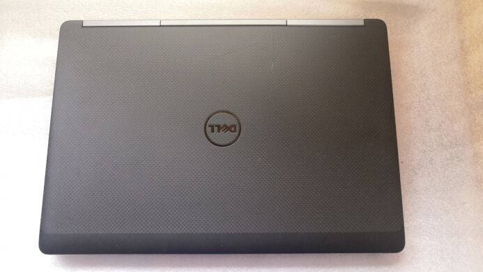 Рабочая станция Dell Precision 7520 / 15.6" (1920x1080) TN / Intel Core i7-6820HQ (4 (8) ядра по 2.7 - 3.6 GHz) / 8 GB DDR4 / 256 GB SSD / nVidia Quadro M2200 Mobile, 4 GB GDDR5, 128-bit / WebCam / HDMI Рабочая станция Dell Precision 7520 / 15.6" (1920x1080) TN / Intel Core i7-6820HQ (4 (8) ядра по 2.7 - 3.6 GHz) / 8 GB DDR4 / 256 GB SSD / nVidia Quadro M2200 Mobile, 4 GB GDDR5, 128-bit / WebCam / HDMI