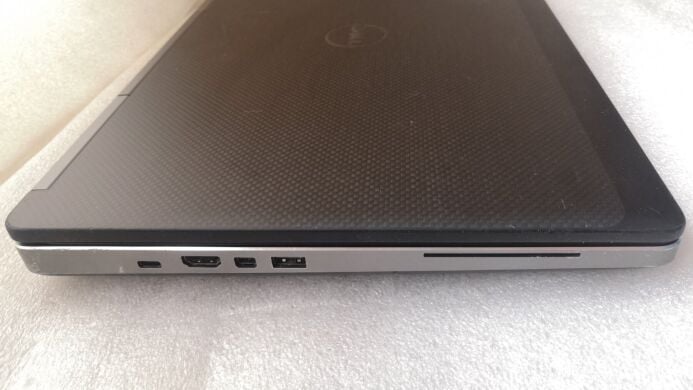 Рабочая станция Dell Precision 7520 / 15.6" (1920x1080) TN / Intel Core i7-6820HQ (4 (8) ядра по 2.7 - 3.6 GHz) / 8 GB DDR4 / 256 GB SSD / nVidia Quadro M2200 Mobile, 4 GB GDDR5, 128-bit / WebCam / HDMI Рабочая станция Dell Precision 7520 / 15.6" (1920x1080) TN / Intel Core i7-6820HQ (4 (8) ядра по 2.7 - 3.6 GHz) / 8 GB DDR4 / 256 GB SSD / nVidia Quadro M2200 Mobile, 4 GB GDDR5, 128-bit / WebCam / HDMI