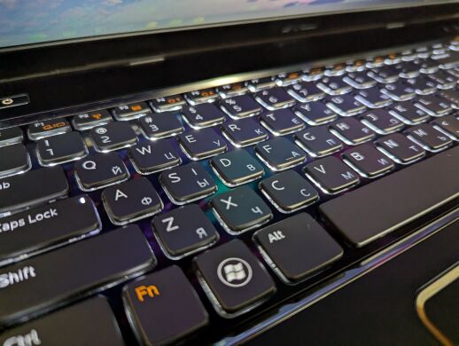 Ноутбук Б-класс Dell Vostro 3750 / 17.3" (1600x900) TN / Intel Core i7-2630QM (4 (8) ядра по 2.0 - 2.9 GHz) / 8 GB DDR3 / 240 GB SSD / nVidia GeForce GT 525M, 1 GB DDR3, 128-bit / WebCam / Fingerprint / Windows 10