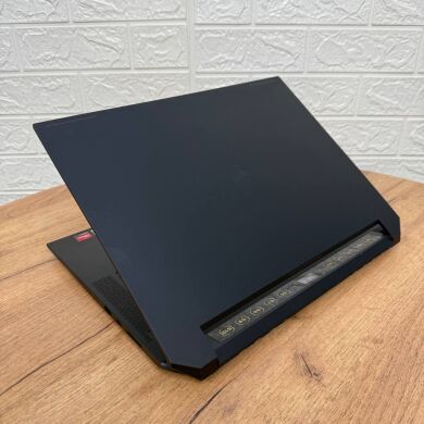 Игровой ноутбук Corsair Voyager A1600 / 16" (2560x1600) IPS / AMD Ryzen 9 6900HS (8 (16) ядер по 3.3 - 4.9 GHz) / 16 GB DDR5 / 2000 GB SSD / AMD Radeon RX 6800M, 12 GB GDDR6, 192-bit / WebCam