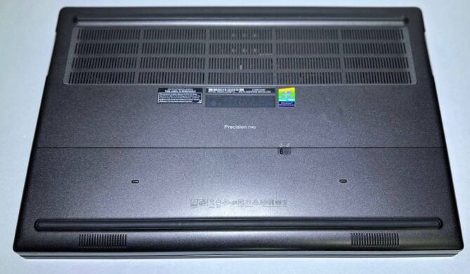 Мобільна робоча станція Dell Precision 7740 / 17.3" (1920x1080) IPS / Intel Core i7-9850H (6 (12) ядра по 2.6 - 4.6 GHz) / 32 GB DDR4 / 512 GB SSD / nVidia Quadro RTX 3000, 6 GB GDDR6, 192-bit / WebCam / Win 11 Pro