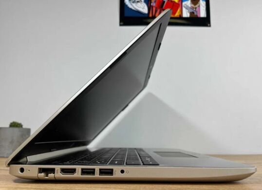 Ноутбук HP 15-db099na / 15.6" (1920x1080) IPS / AMD Ryzen 3 2200U (2 (4) ядра по 2.5 - 3.4 GHz) / 8 GB DDR4 / 256 GB SSD / AMD Radeon Vega 3 / WebCam / Win 10 Pro