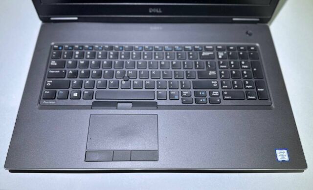 Мобільна робоча станція Dell Precision 7740 / 17.3" (1920x1080) IPS / Intel Core i7-9850H (6 (12) ядра по 2.6 - 4.6 GHz) / 32 GB DDR4 / 512 GB SSD / nVidia Quadro RTX 3000, 6 GB GDDR6, 192-bit / WebCam / Win 11 Pro