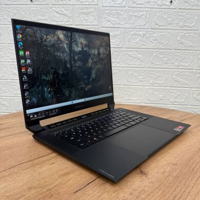 Игровой ноутбук Corsair Voyager A1600 / 16" (2560x1600) IPS / AMD Ryzen 9 6900HS (8 (16) ядер по 3.3 - 4.9 GHz) / 16 GB DDR5 / 2000 GB SSD / AMD Radeon RX 6800M, 12 GB GDDR6, 192-bit / WebCam