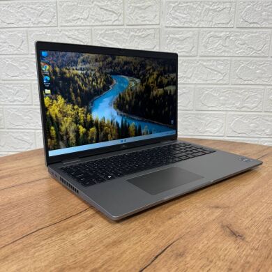 Ультрабук Dell Latitude 5530 / 15.6" (1920x1080) IPS / Intel Core i5-1235U (10 (12) ядер по 3.3 - 4.4 GHz) / 8 GB DDR4 / 256 GB SSD NVMe / Intel Iris Xe Graphics / WebCam