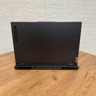 Игровой ноутбук Lenovo Legion Pro 7 16IRX8H / 16" (2560x1600) IPS / Intel Core i9-14900HX (24 (32) ядра по 2.2 - 5.7 GHz) / 32 GB DDR5 / 1000 GB SSD NVMe / nVidia GeForce RTX 4090, 16 GB GDDR6, 256-bit / WebCam