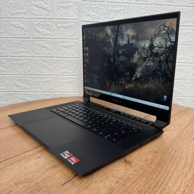 Игровой ноутбук Corsair Voyager A1600 / 16" (2560x1600) IPS / AMD Ryzen 9 6900HS (8 (16) ядер по 3.3 - 4.9 GHz) / 16 GB DDR5 / 2000 GB SSD / AMD Radeon RX 6800M, 12 GB GDDR6, 192-bit / WebCam