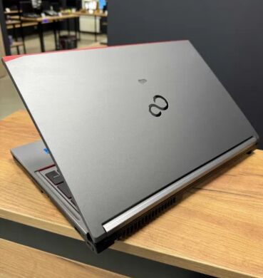 Мобільна робоча станція Б-клас Fujitsu Celsius H730 / 15.6" (1920x1080) TN / Intel Core i7-4600M (2 (4) ядра по 2.9 - 3.6 GHz) / 16 GB DDR3 / 500 GB HDD / nVidia Quadro K2100M, 2 GB GDDR5, 128-bit / WebCam / Win 10 Pro / АКБ не тримає