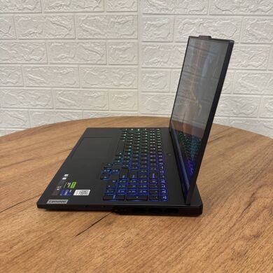 Игровой ноутбук Lenovo Legion Pro 7 16IRX8H / 16" (2560x1600) IPS / Intel Core i9-14900HX (24 (32) ядра по 2.2 - 5.7 GHz) / 32 GB DDR5 / 1000 GB SSD NVMe / nVidia GeForce RTX 4090, 16 GB GDDR6, 256-bit / WebCam
