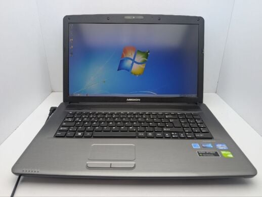 Ноутбук Medion Akoya P7818 / 17.3" (1600x900) TN / Intel Core i3-3110M (2 (4) ядра по 2.4 GHz) / 8 GB DDR3 / 750 GB HDD / nVidia GeForce GT 730M, 2 GB GDDR3, 128-bit / WebCam / DVD-ROM