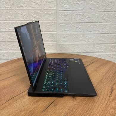 Игровой ноутбук Lenovo Legion Pro 7 16IRX8H / 16" (2560x1600) IPS / Intel Core i9-14900HX (24 (32) ядра по 2.2 - 5.7 GHz) / 32 GB DDR5 / 1000 GB SSD NVMe / nVidia GeForce RTX 4090, 16 GB GDDR6, 256-bit / WebCam