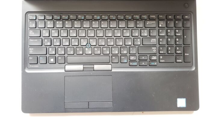 Мобильная рабочая станция Б-класс Dell Precision 3520 / 15.6" (1920x1080) IPS / Intel Xeon E3-1505M v6 (4 (8) ядра по 3.0 - 4.0 GHz) / 16 GB DDR4 / 512 GB SSD M.2 / nVidia Quadro M620, 2 GB GDDR5, 128-bit / WebCam