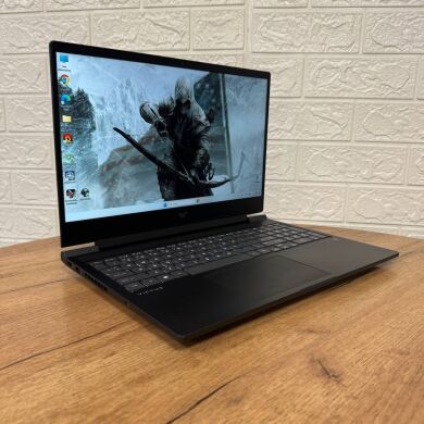 Ігровий ноутбук HP Victus 16-r0073cl / 16.1" (1920x1080) IPS / Intel Core i7-13700HX (16 (24) ядер по 2.1 - 5.0 GHz) / 32 GB DDR5 / 1000 GB SSD / nVidia GeForce RTX 4060, 8 GB GDDR6, 128-bit / WebCam