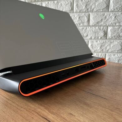 Ігровий ноутбук Dell Alienware Area 51M R2 / 17.3" (1920x1080) IPS / Intel Core i7-10700 (8 (16) ядер по 2.9 - 4.8 GHz) / 64 GB DDR4 / 2000 GB SSD / nVidia GeForce RTX 2070 Super, 8 GB GDDR6, 256-bit / WebCam Ігровий ноутбук Dell Alienware Area 51M R2 / 17.3" (1920x1080) IPS / Intel Core i7-10700 (8 (16) ядер по 2.9 - 4.8 GHz) / 64 GB DDR4 / 2000 GB SSD / nVidia GeForce RTX 2070 Super, 8 GB GDDR6, 256-bit / WebCam